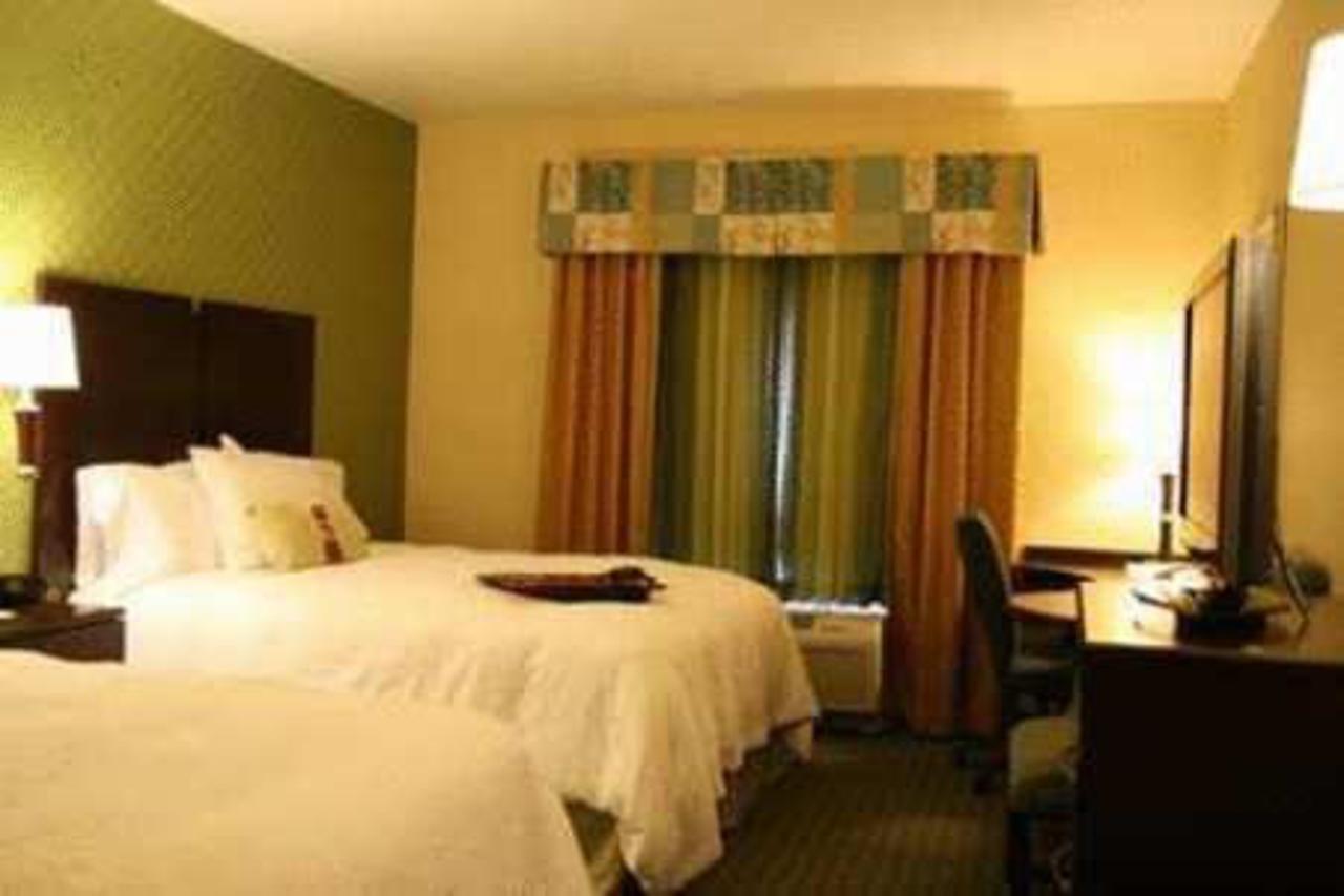Hampton Inn Brentwood Buitenkant foto