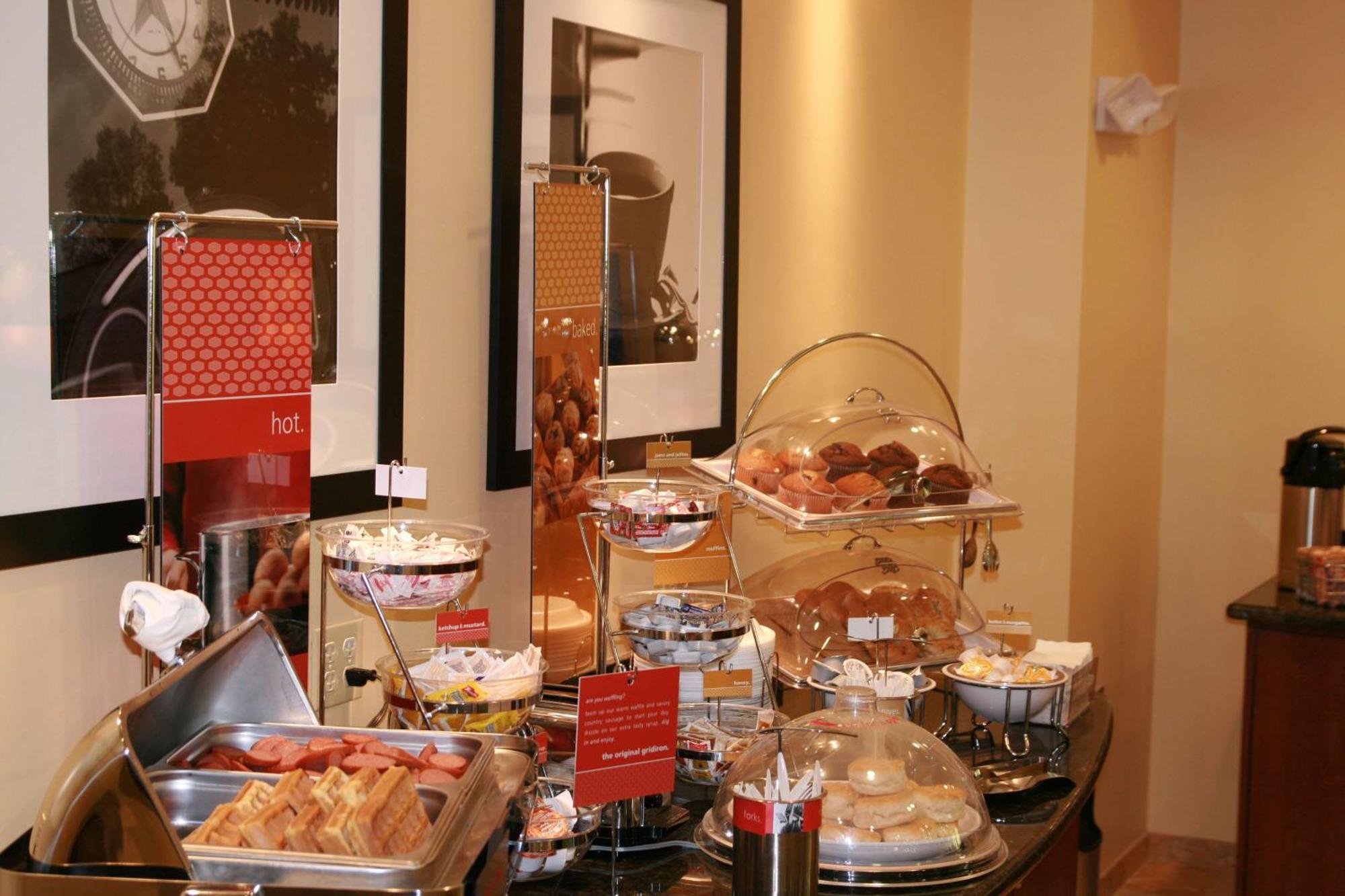 Hampton Inn Brentwood Buitenkant foto